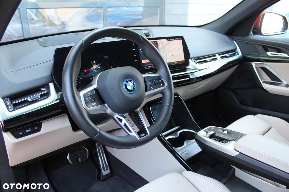 BMW iX2 eDrive20 66.5kWh M Sport - 5
