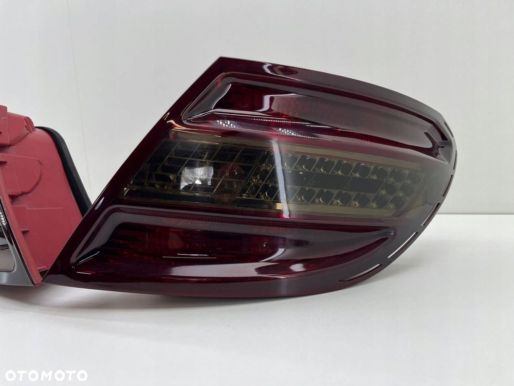 MERCEDES W204 C63 AMG LAMPY TYŁ W BŁOTNIK KOMPLET A2048202064 A2048201964 - 9