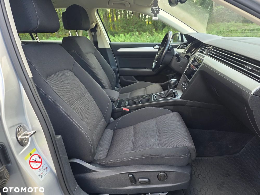 Volkswagen Passat - 12
