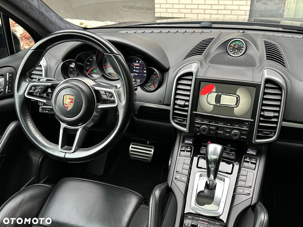 Porsche Cayenne S - 16