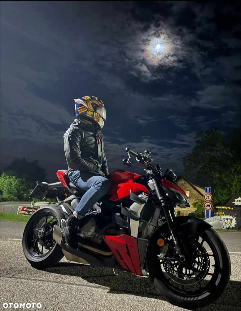 Ducati Streetfighter V2 - 1