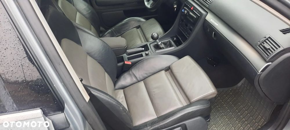 Audi A4 Avant 2.0 TDI Quattro - 38