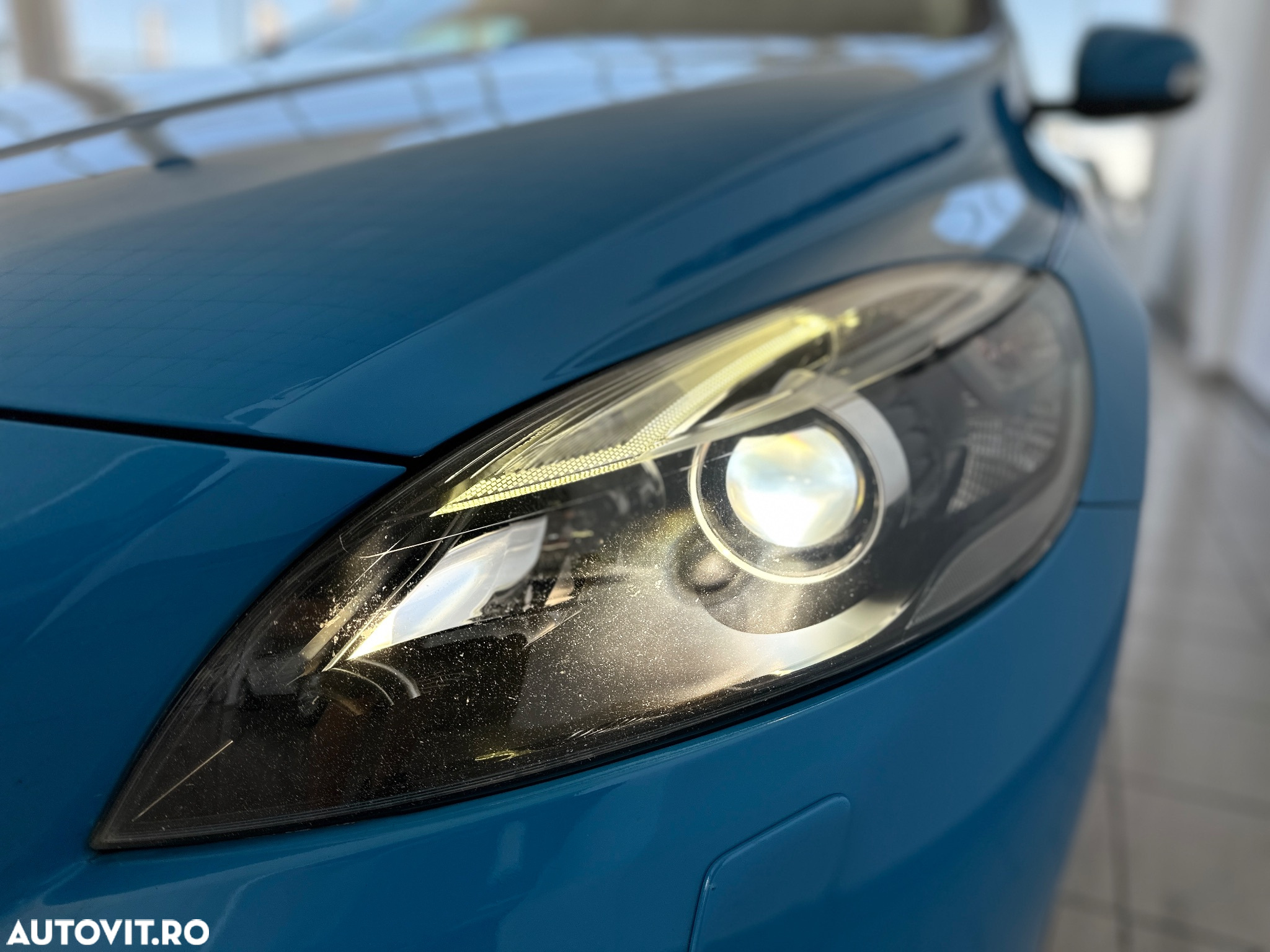 Volvo V40 D2 R-Design - 8