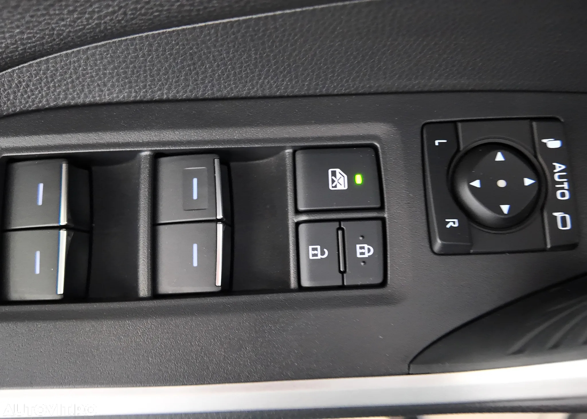 Toyota RAV4 2.5 PHEV VVT-iE 4x4 Style Bi-Tone - 26
