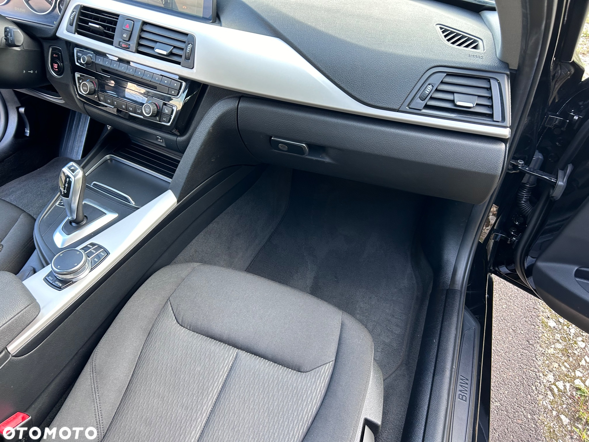 BMW Seria 3 318d Touring Advantage - 11