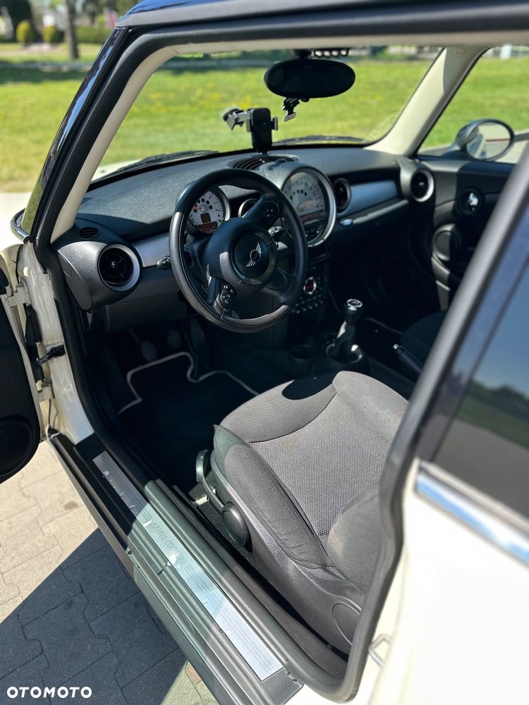 MINI Cooper Standard - 3
