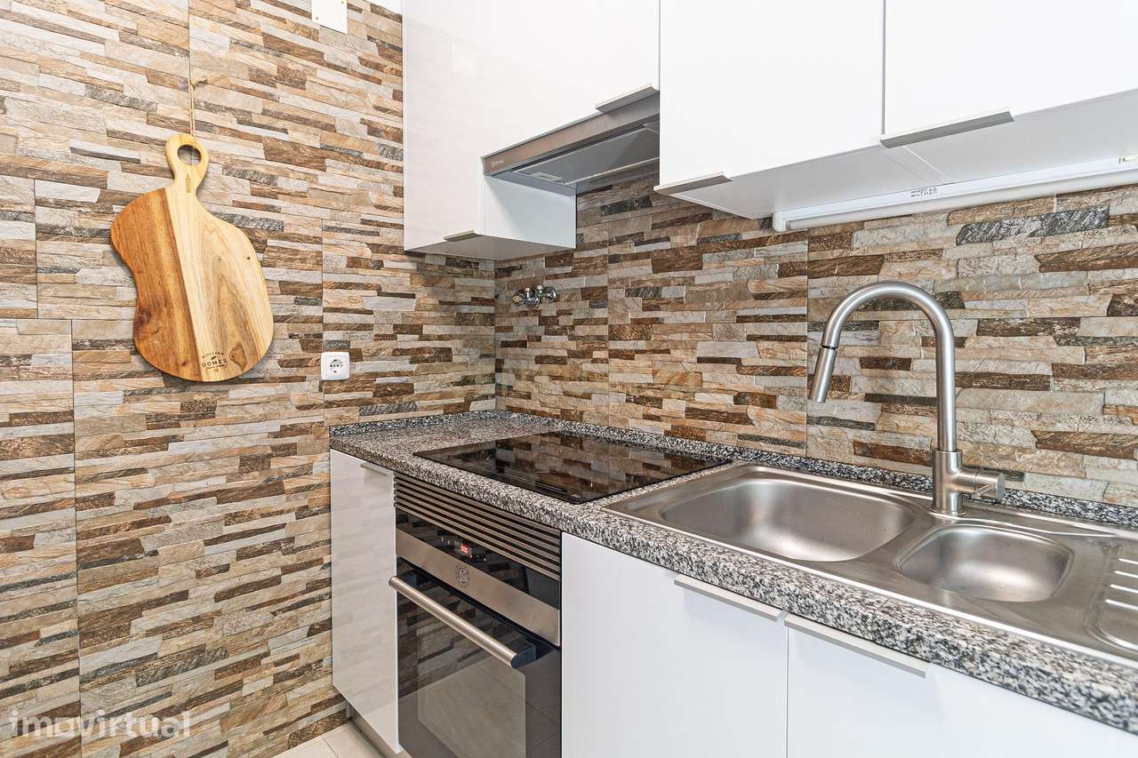 Apartamento T3 na sobreda com possibilidade de aproveitamento do sótão - Grande imagem: 4/48