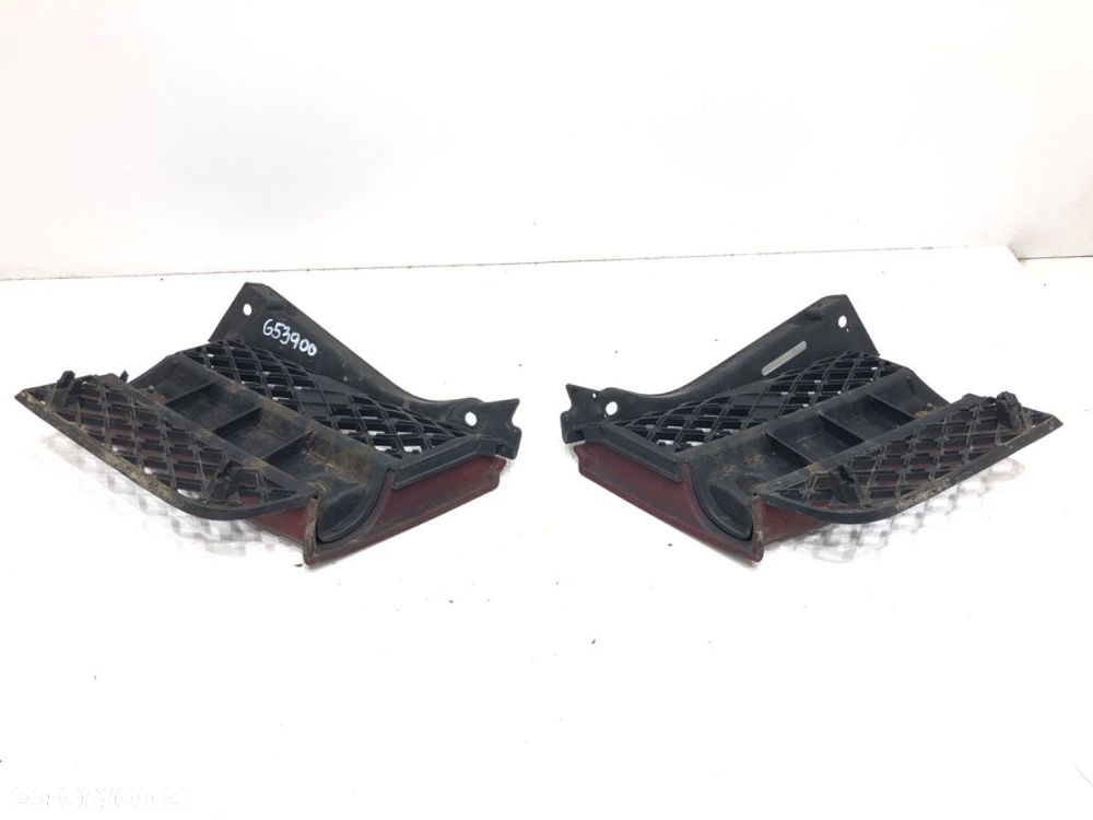 ATRAPA GRILL  MITSUBISHI OUTLANDER I (CU_W) 2001 - 2008 2.4 108 kW [147 KM] benzyna 2002 - 2003 - 3