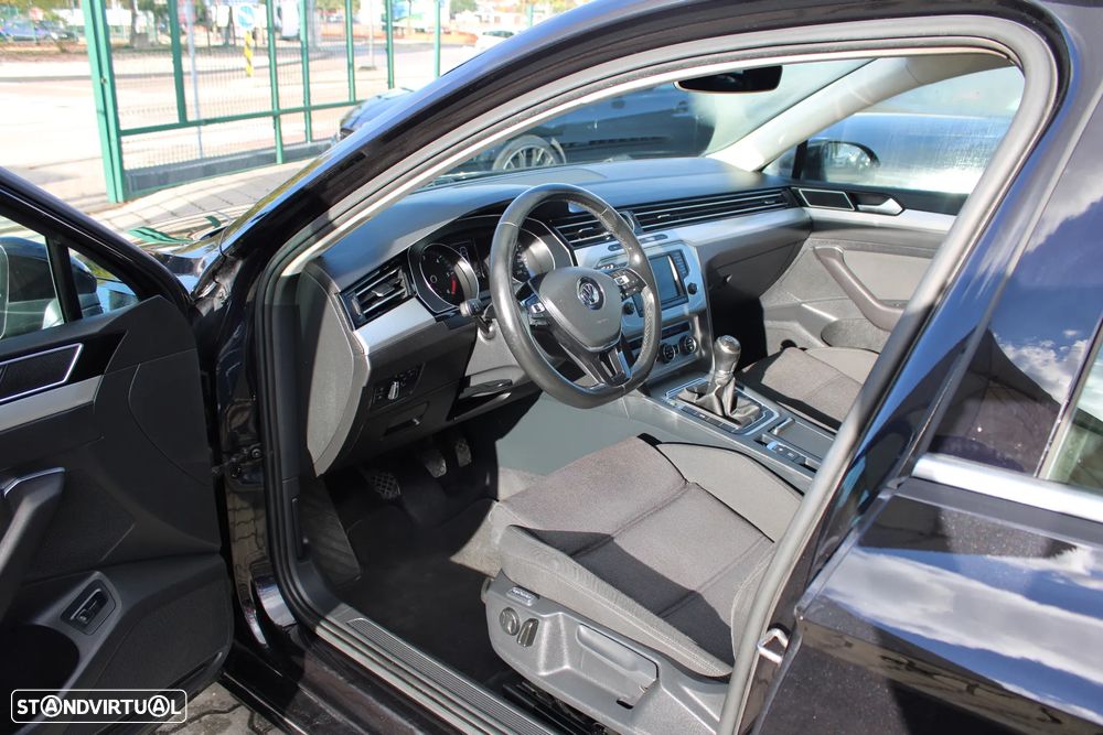 VW Passat Variant 2.0 TDi Confortline - 12