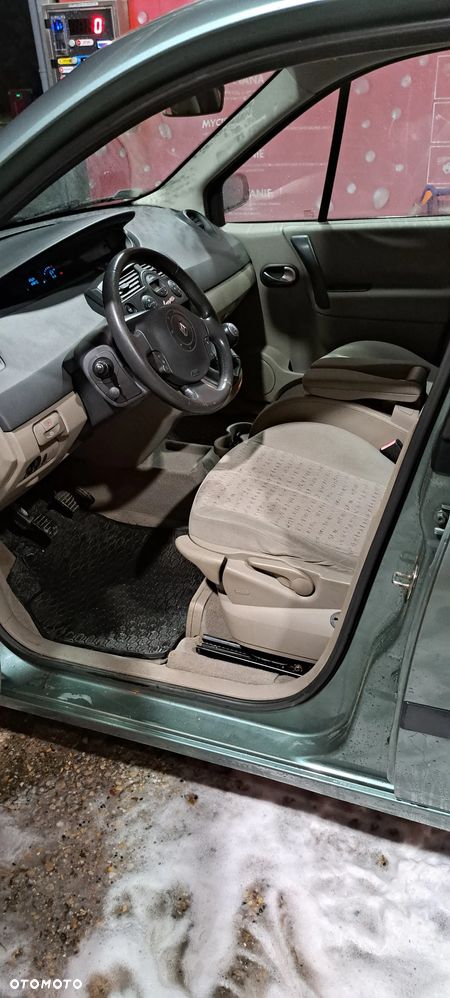 Renault Grand Scenic - 10