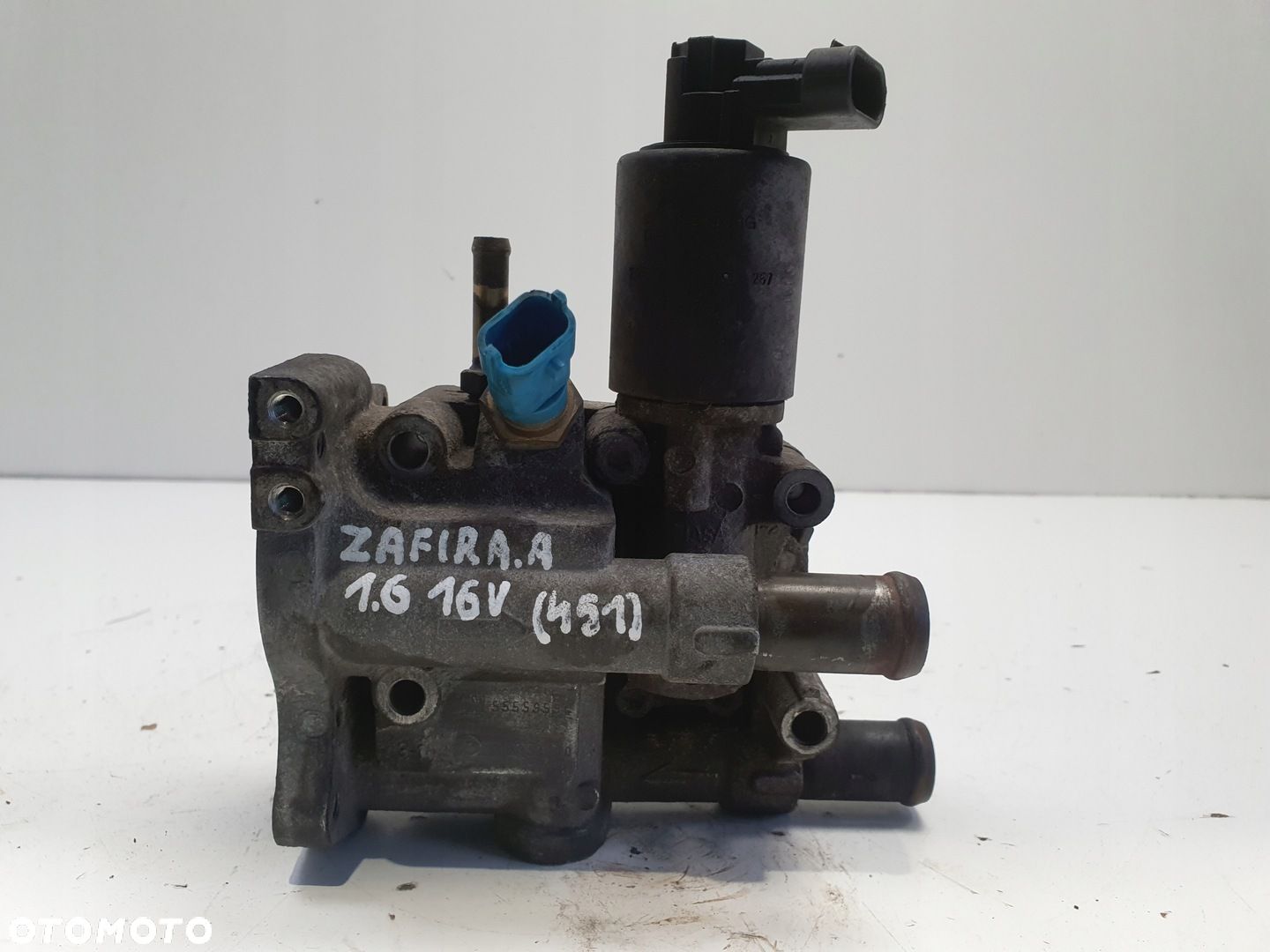 Opel Zafira B 1.6 16V OBUDOWA TERMOSTATU zawór EGR 55559594 - 1