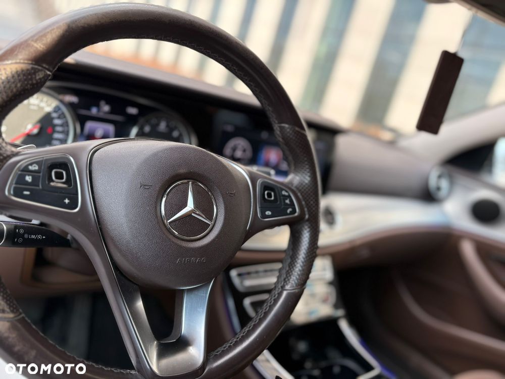 Mercedes-Benz Klasa E 220 d 4-Matic Business Edition 9G-TRONIC - 3