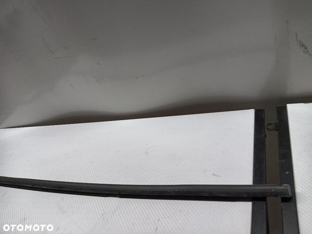LISTWA ZGARNIAJĄCA TYŁ TYLNA LEWA SKODA OCTAVIA IV 5E7899477 - 3