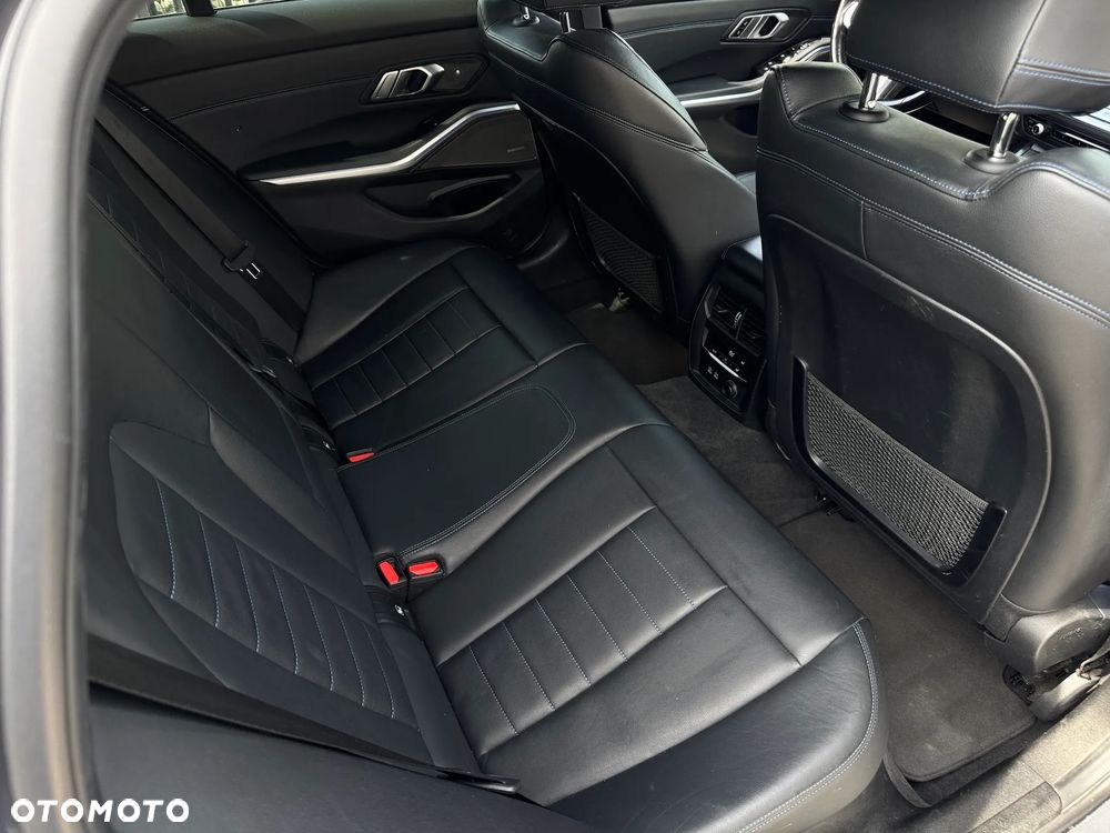 BMW Seria 3 330d xDrive M Sport - 11