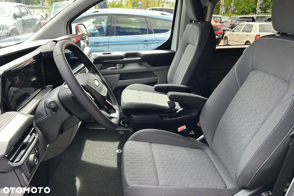 Ford Tourneo Custom - 11