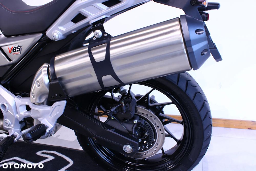 Moto Guzzi V85 - 25