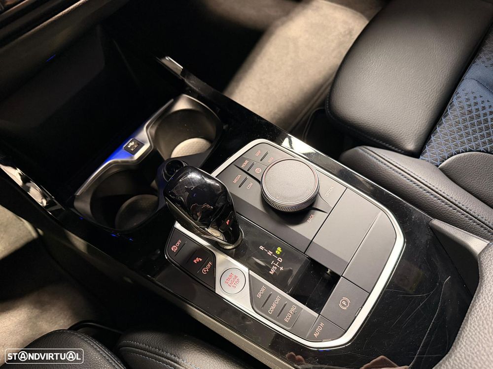 BMW 116 d Pack Desportivo M Auto - 24