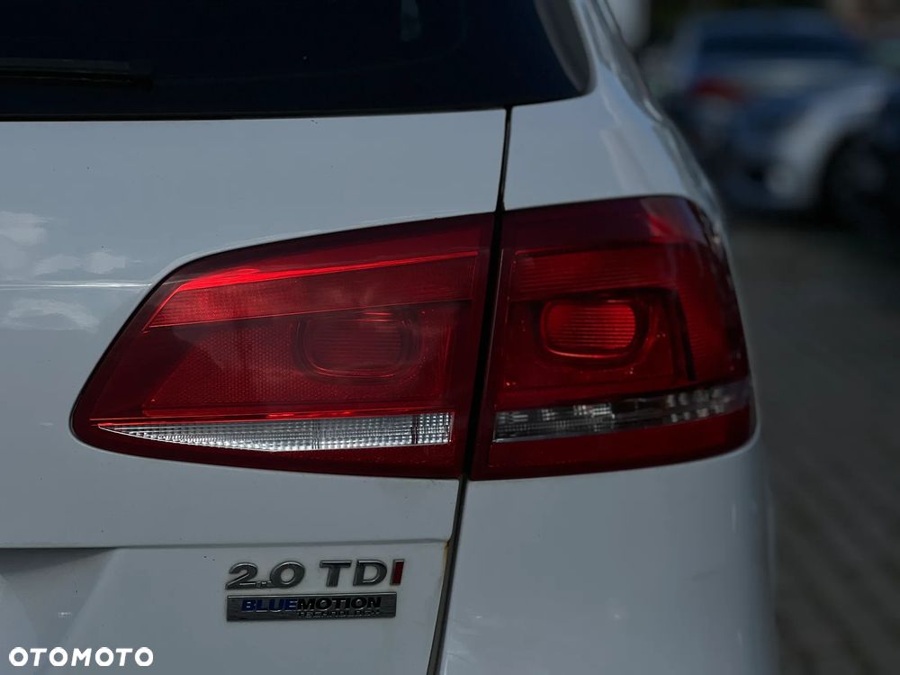 Volkswagen Passat - 12