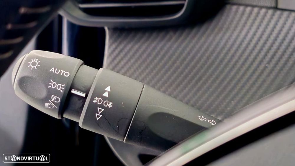 Peugeot e-2008 Allure - 19