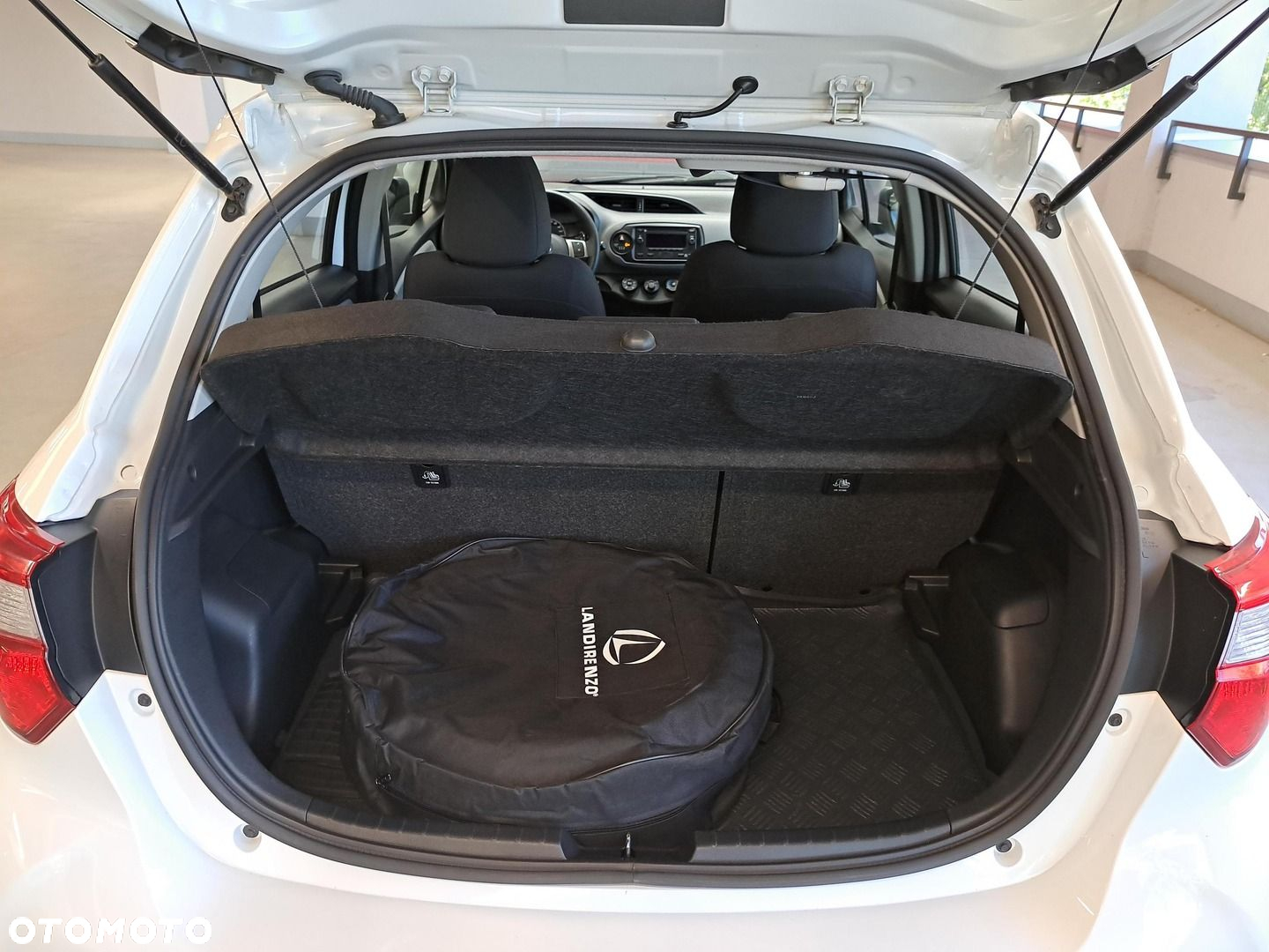 Toyota Yaris - 12
