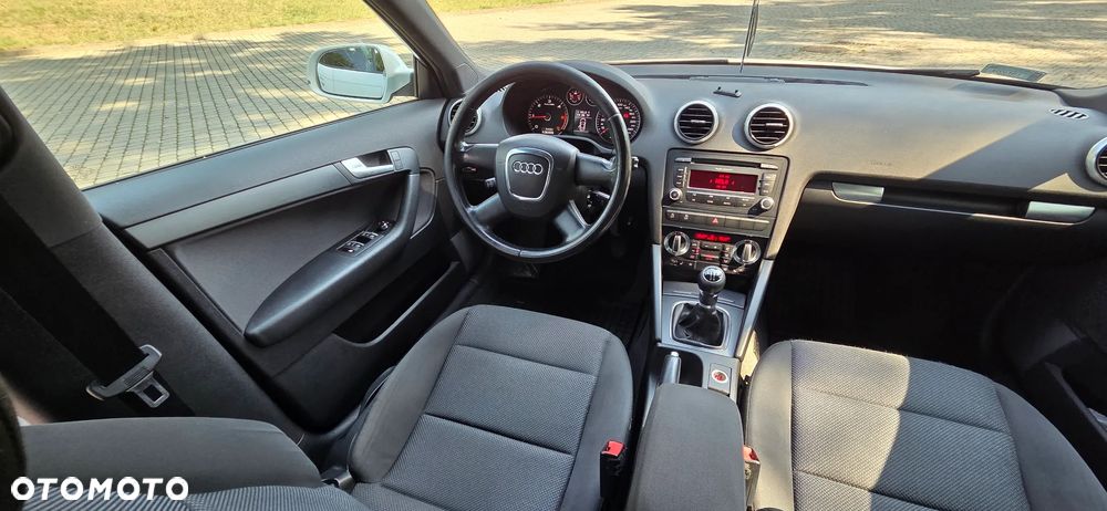 Audi A3 Sportback 1.6 TDI DPF S line Sportpaket - 5