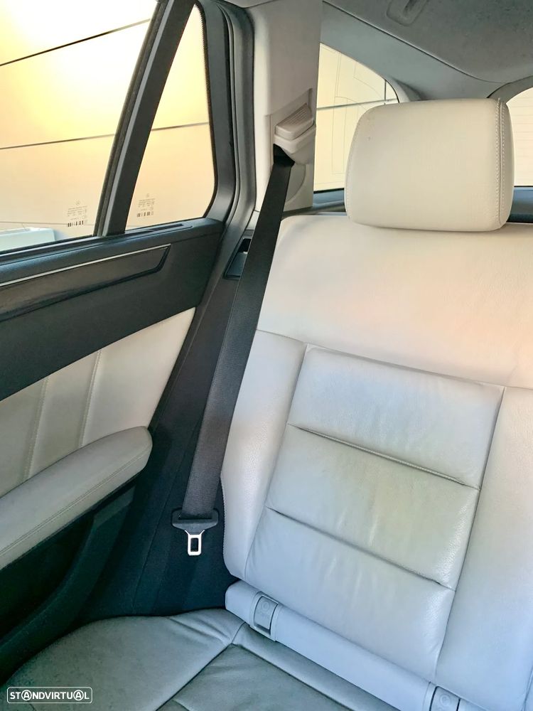 Mercedes-Benz E 300 Bluetec Hybrid Avantgarde - 26