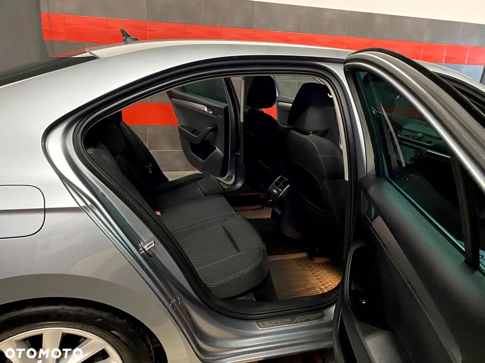 Skoda Superb 2.0 TDI Sportline DSG - 22