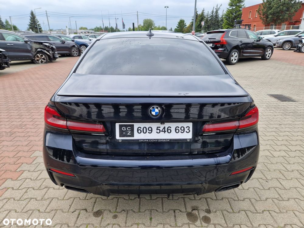 BMW Seria 5 M550i xDrive sport - 11