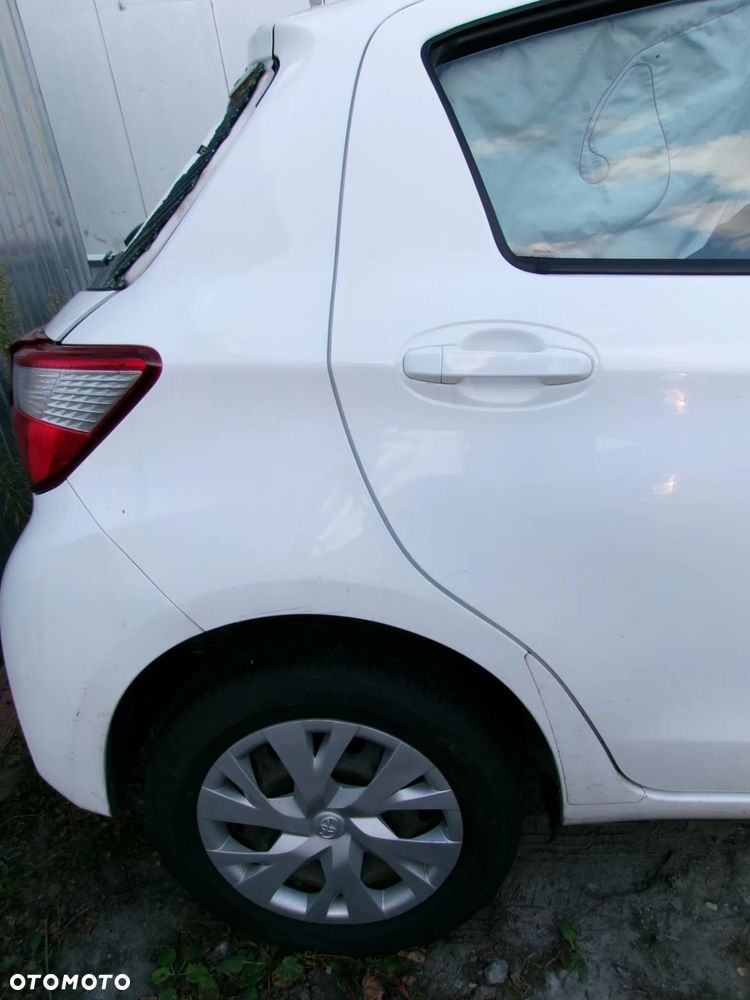 BŁOTNIK TYŁ PRAWY ĆWIARTKA TOYOTA YARIS III  11-20 - 1