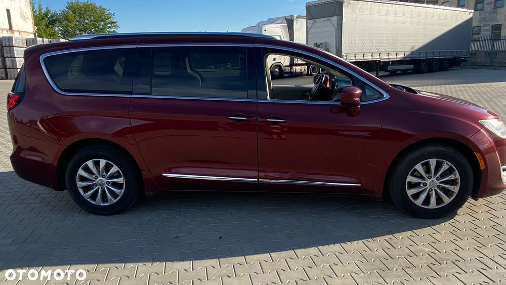 Chrysler Pacifica - 6