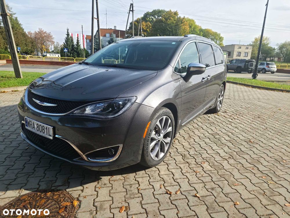 Chrysler Pacifica - 11