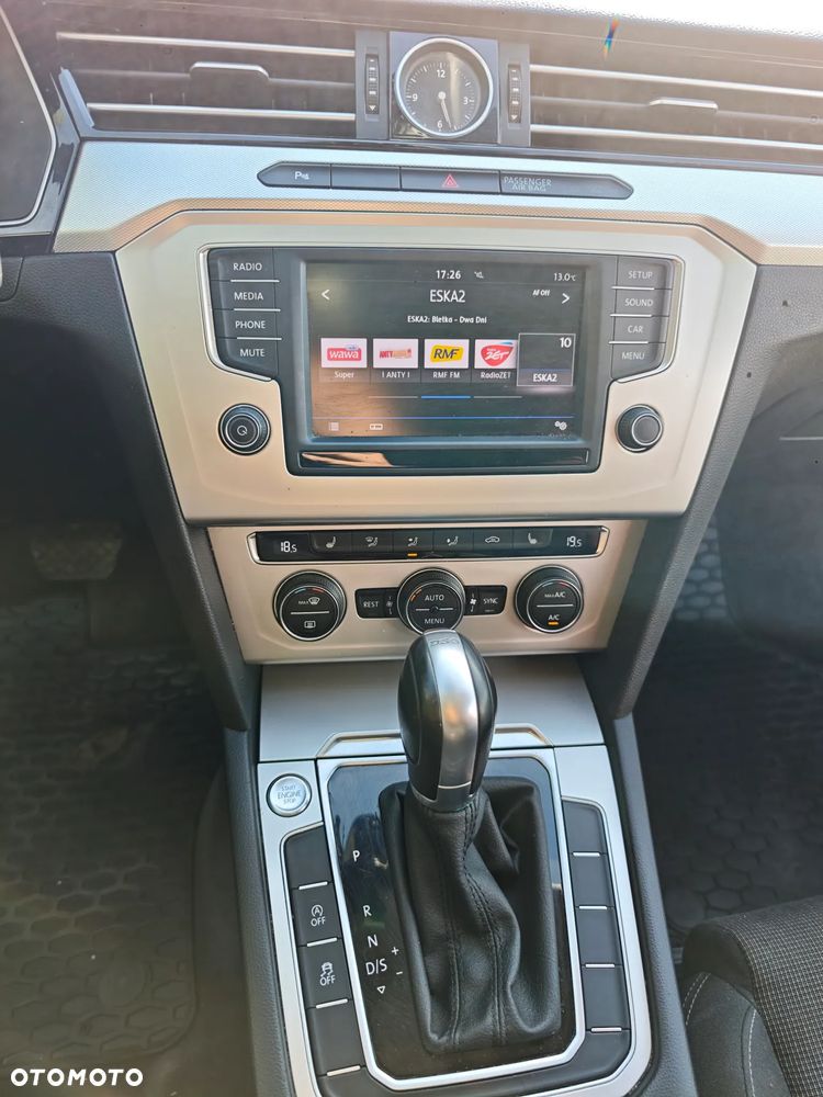 Volkswagen Passat 2.0 TDI SCR DSG Comfortline - 16