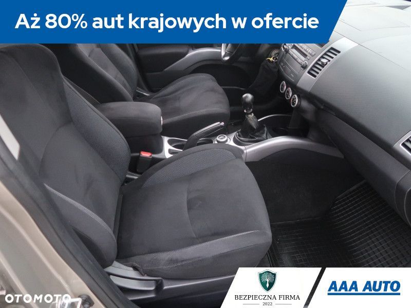 Mitsubishi Outlander - 10
