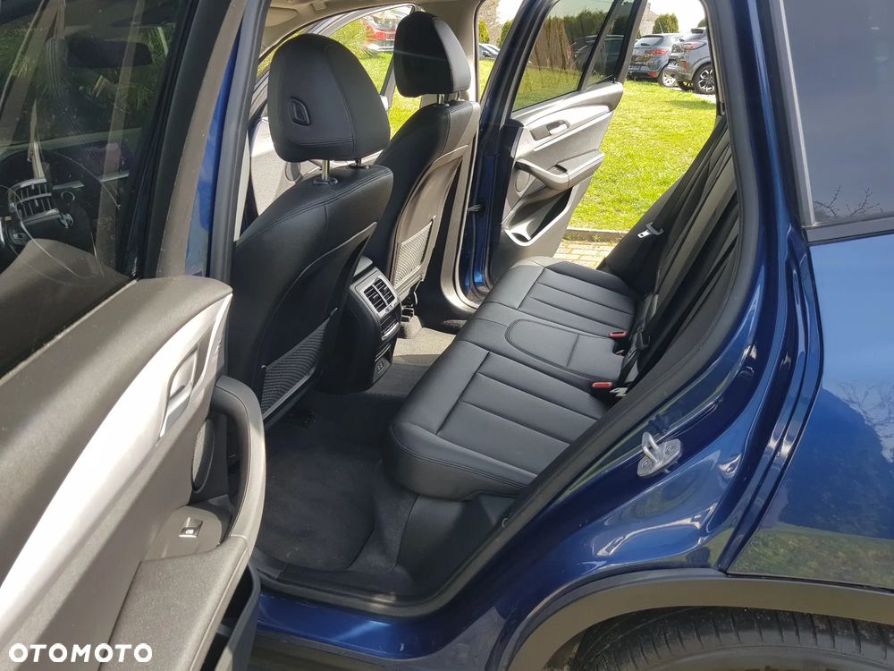 BMW X3 sDrive18d Business Edition - 18