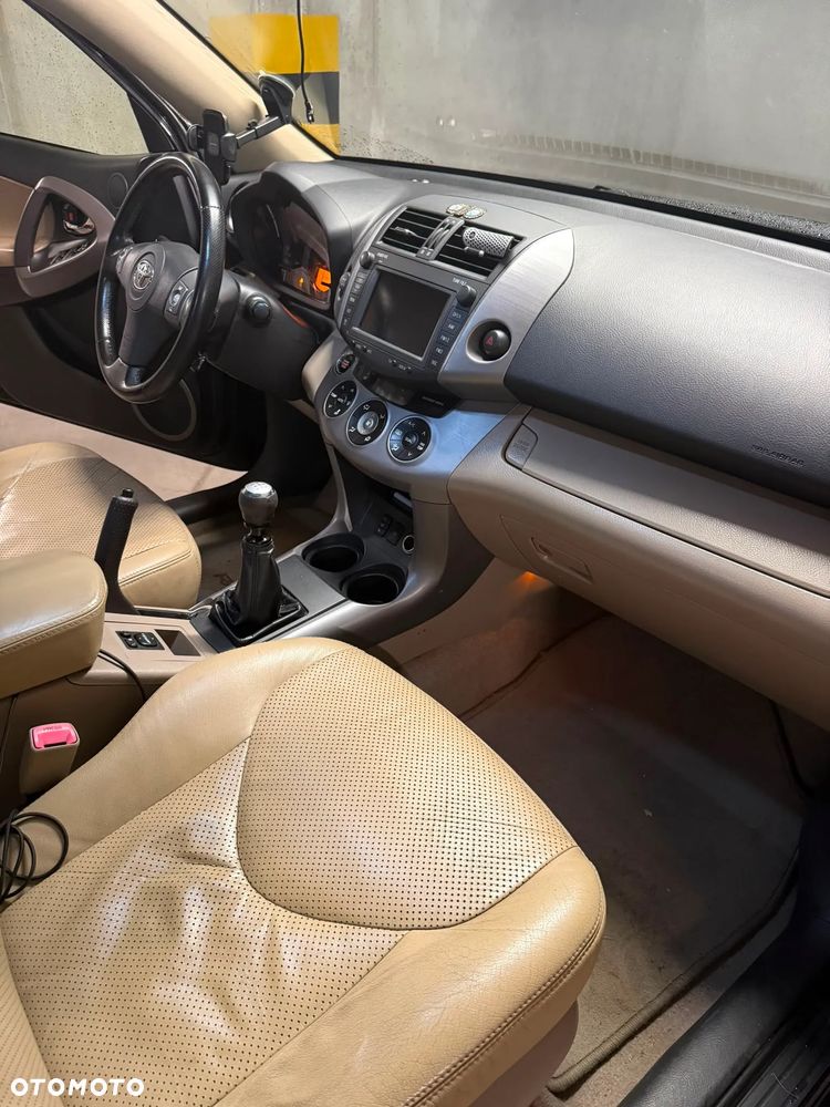 Toyota RAV4 2.2 D-4D Prestige - 9