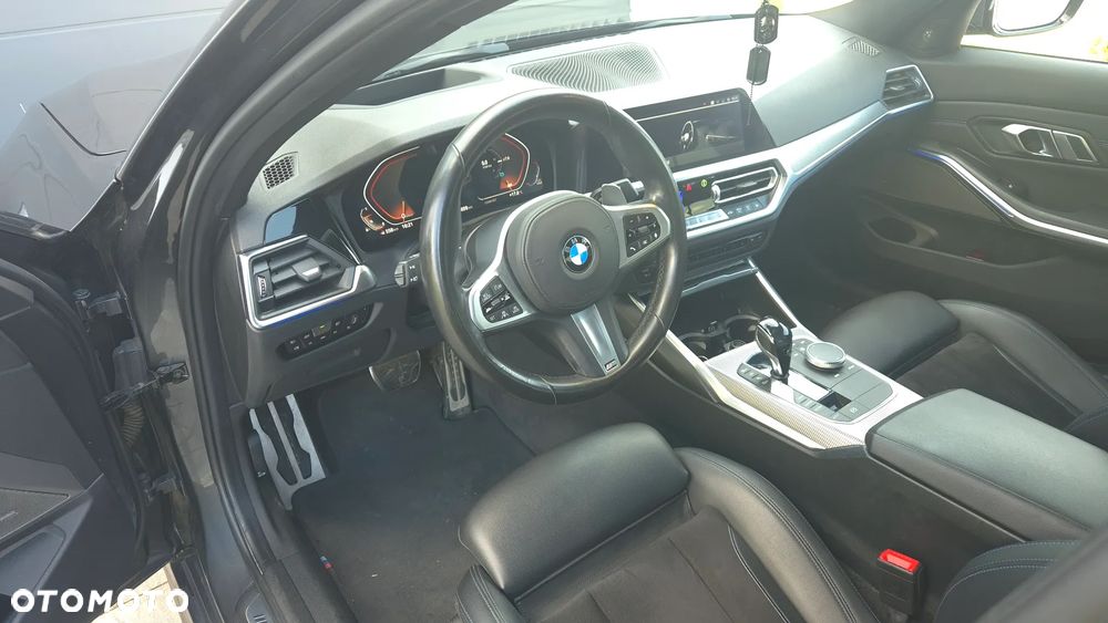 BMW Seria 3 330i M Sport - 9