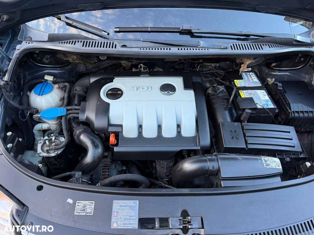 Volkswagen Touran 2.0 TDI DPF DSG Cross - 17