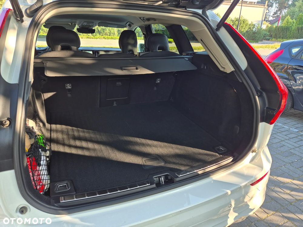 Volvo XC 60 B4 B Momentum Pro - 18