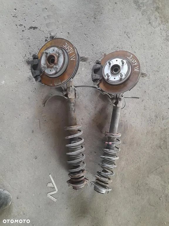 Amortyzator zwrotnica Macpherson Lewy prawy przod Justy IV 4 Sirion II 1.0b - 2