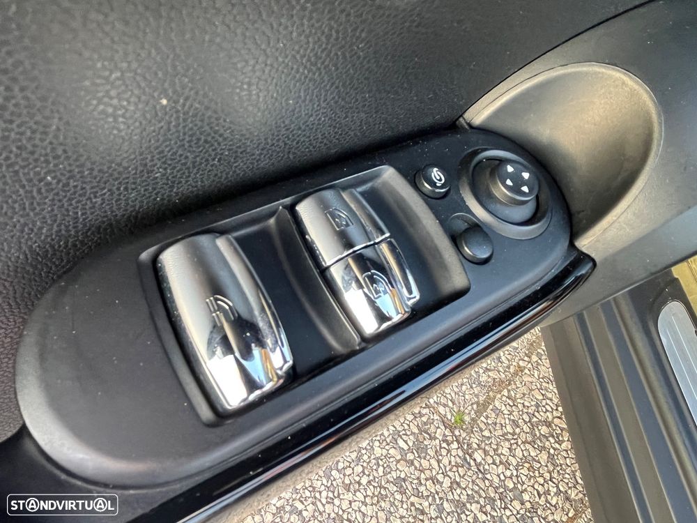 MINI Cabrio Cooper S Sidewalk - 27