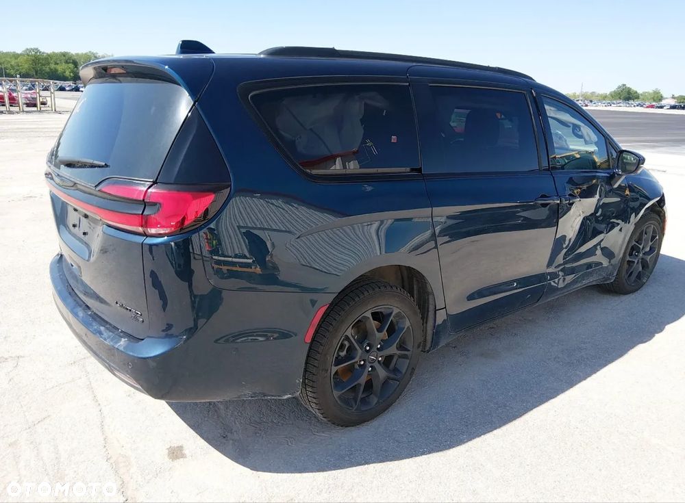 Chrysler Pacifica - 5