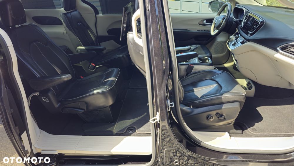 Chrysler Pacifica - 23