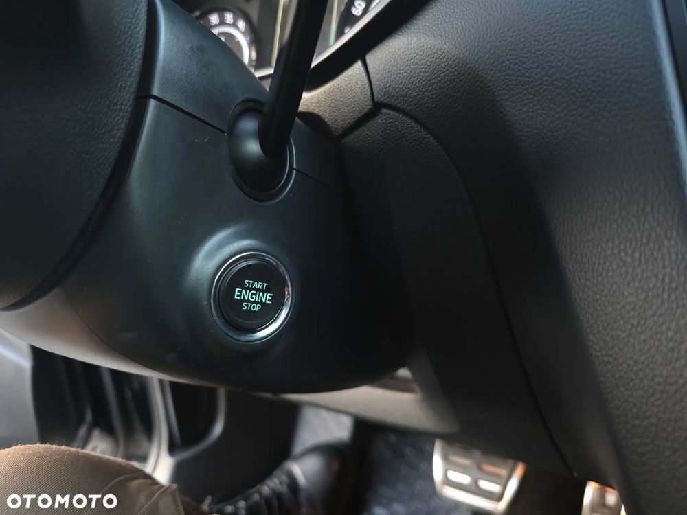 Skoda Octavia 2.0 TDI DSG RS - 32