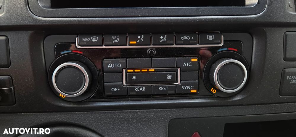 Volkswagen Caravelle - 23