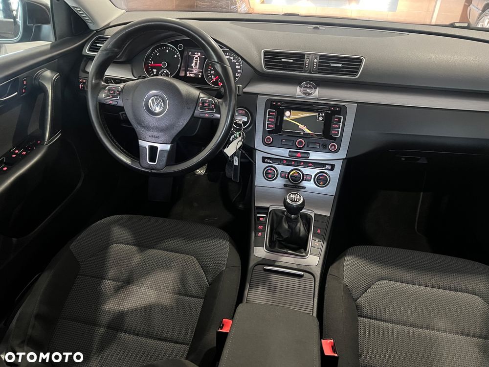 Volkswagen Passat 1.6 TDI (BlueMotion Technology) Comfortline - 21