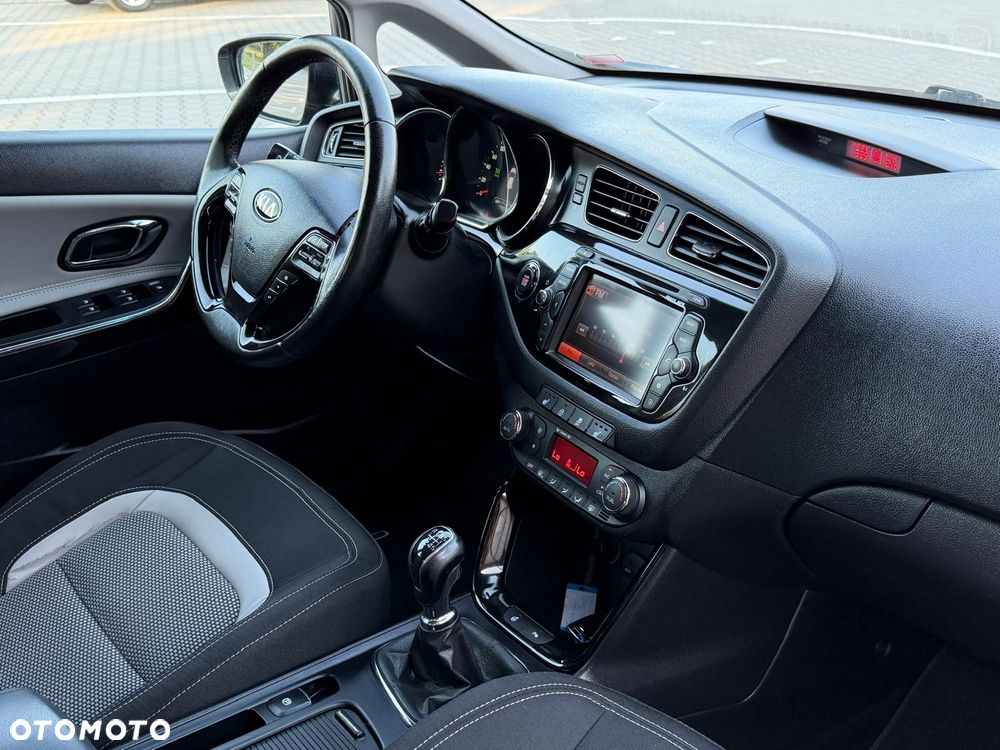 Kia Ceed 1.6 GDI Platinum Edition - 27
