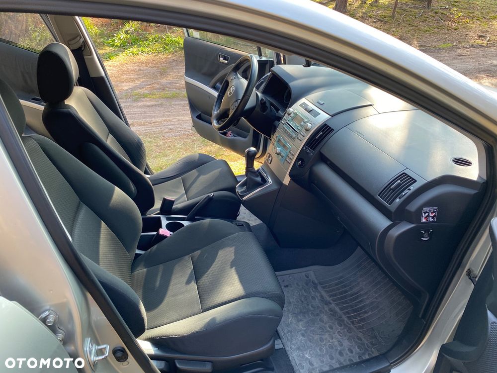 Toyota Corolla Verso - 33
