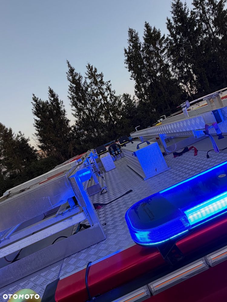 MAN Straż pożarna pojazd pożarniczy wóz strażacki MAN L80 GBA średni terenowy- uterenowiony 4x4 CNBOP 3000l wody + 100l piany reduktor blokady przedniego i tylnego mostu, maszt oświetleniowy - 11