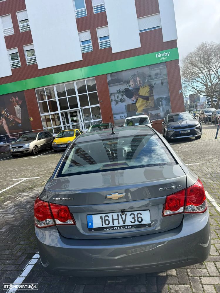 Chevrolet Cruze 1.6 LS - 13