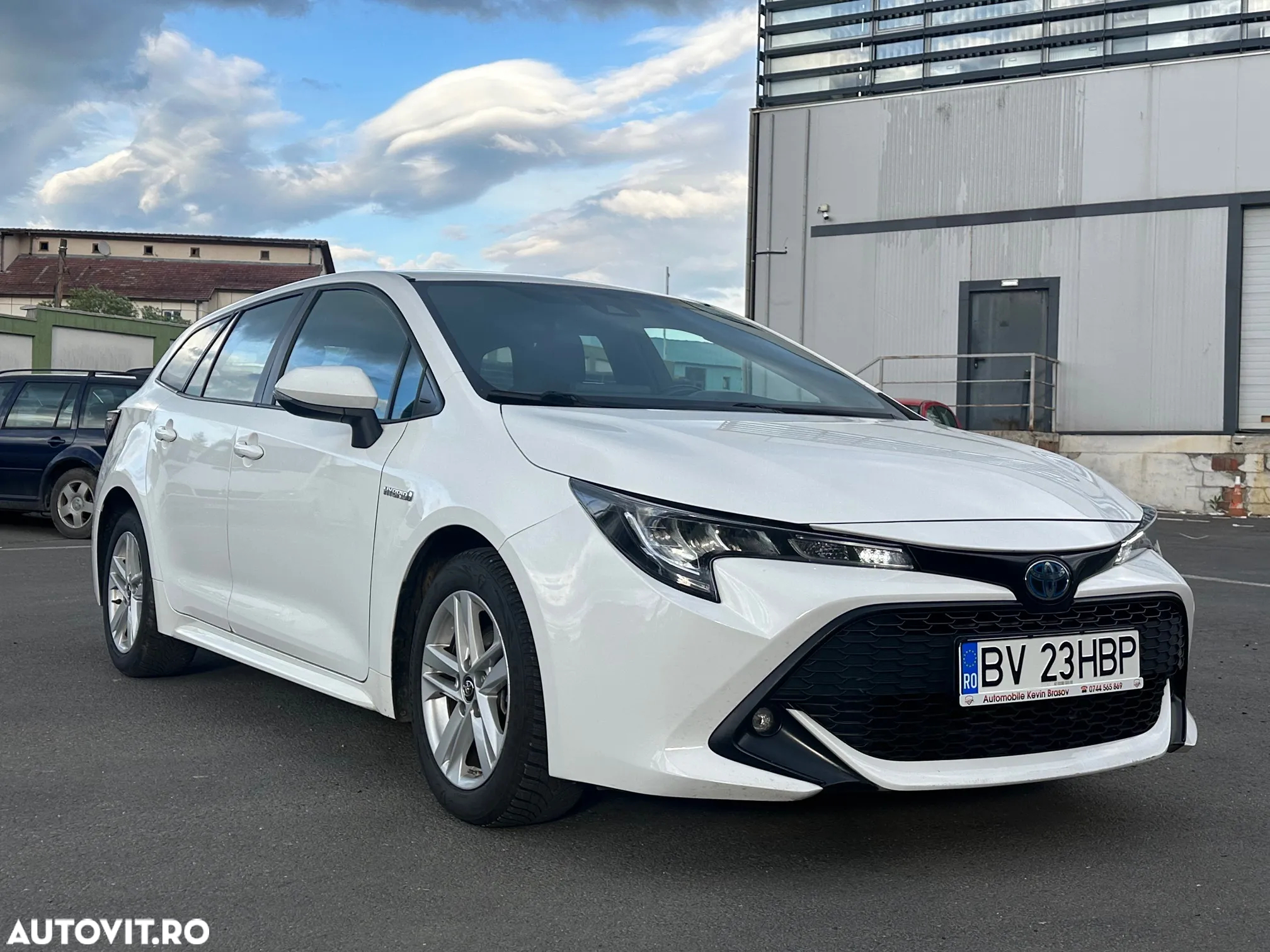 Toyota Corolla 1.8 Hybrid Business Edition - 2